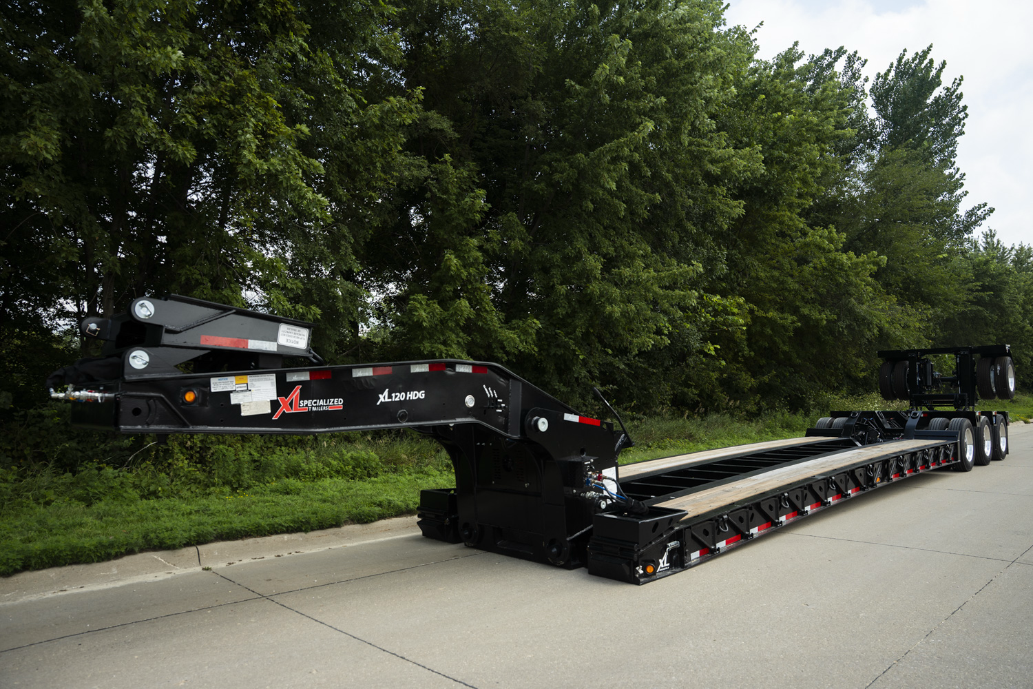 Stock Trailer or Custom Build? How to Choose the Right Heavy-Haul Trailer